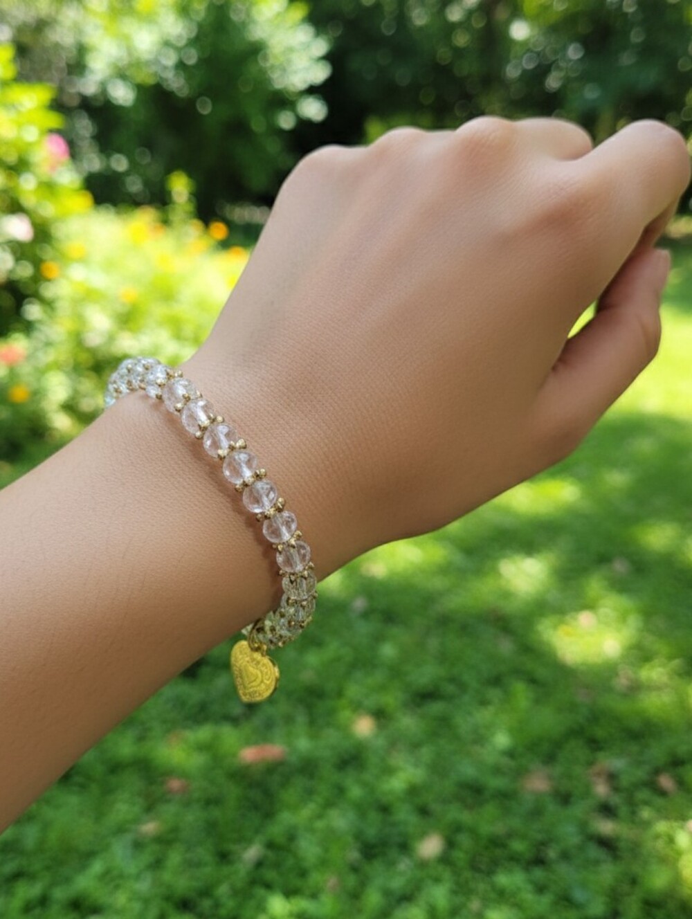 D'Bello Women's NWT Clear Bead Heart Charm Stretchy Bracelet